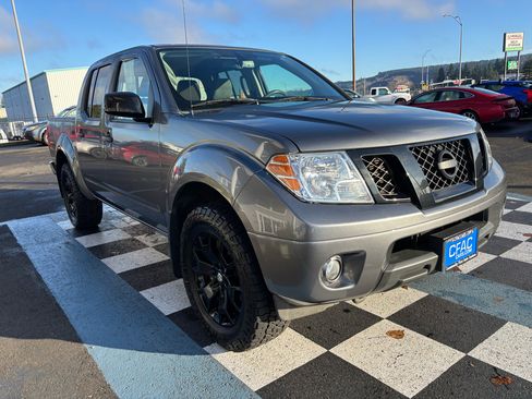 Used 2020 Nissan Frontier SV w/ Midnight Edition Floor Mats image 7