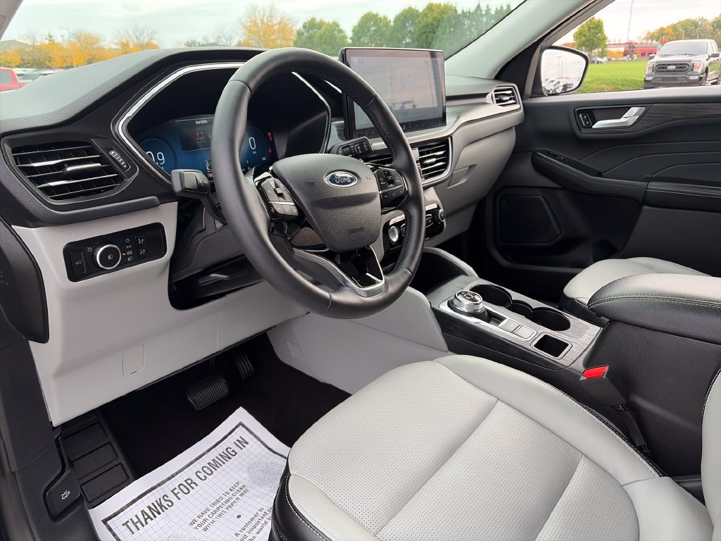 Used 2024 Ford Escape Platinum w/ Class II Trailer Tow Package AWD/4WD image 14