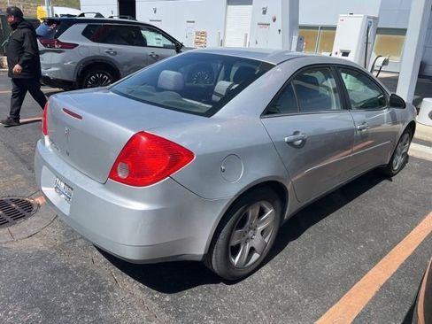 Used 2009 Pontiac G6 Sedan w/ Preferred Package FWD image 4