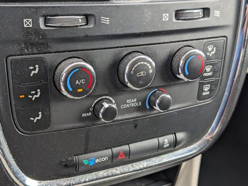 Used 2013 Dodge Grand Caravan SXT FWD image 11