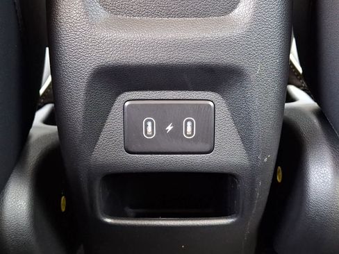 Used 2025 Hyundai Venue Limited FWD image 12
