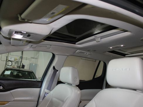 Used 2017 GMC Acadia Denali w/ Technology Package AWD/4WD image 27