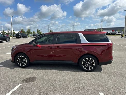 Used 2023 Kia Carnival EX FWD image 11