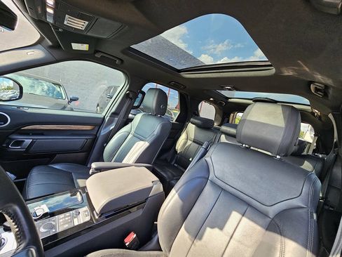 Used 2017 Land Rover Discovery HSE AWD/4WD image 16