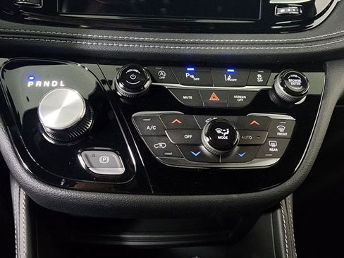 New 2026 Chrysler Pacifica Limited w/ S Appearance Package image 26