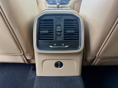 Certified 2026 Porsche Macan AWD/4WD image 22