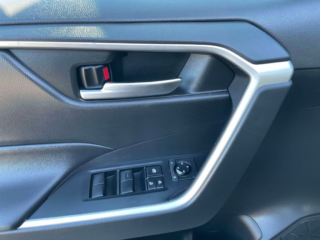 Used 2021 Toyota RAV4 XLE w/ Convenience Package AWD/4WD image 19