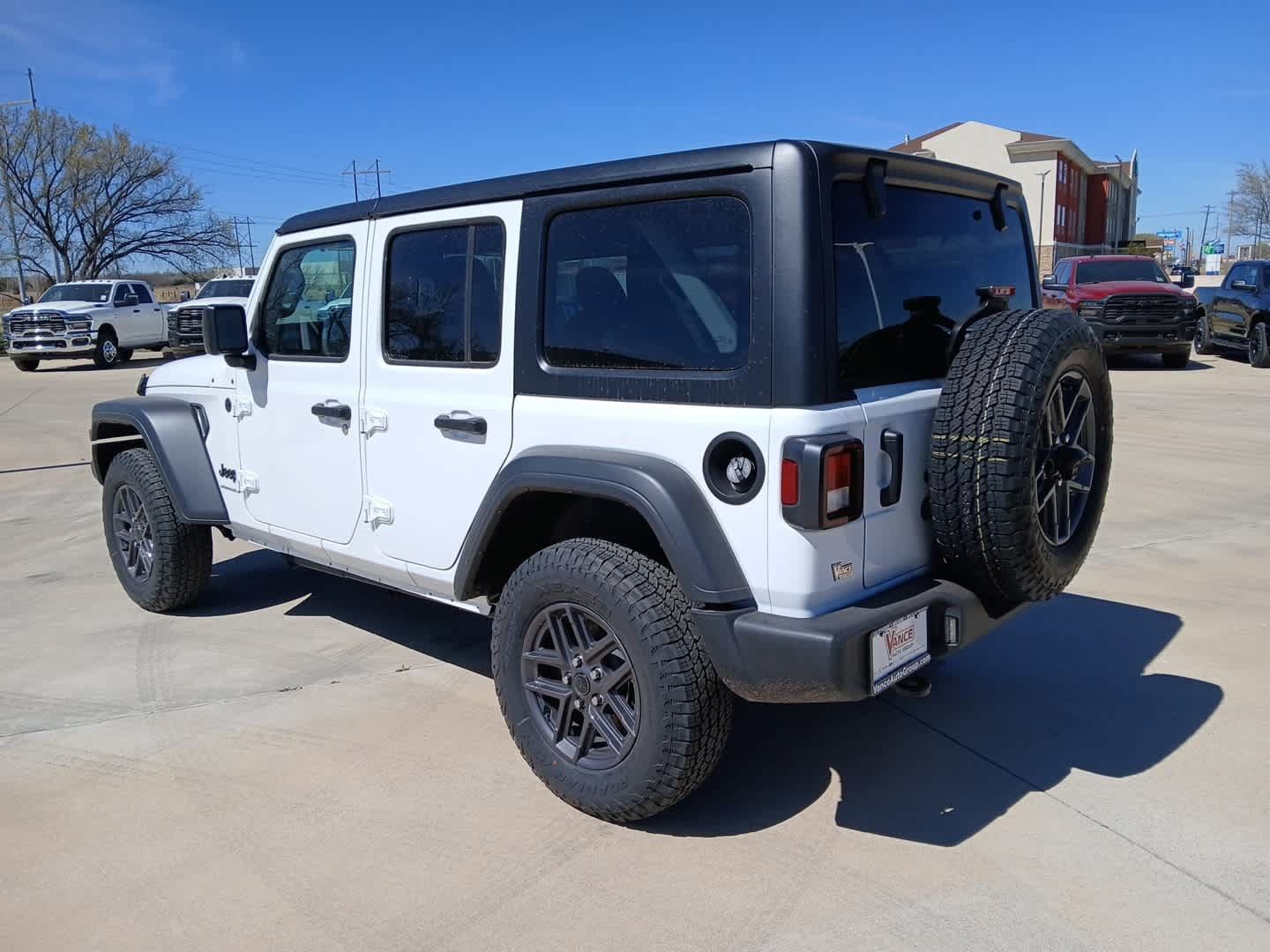 Used 2025 Jeep Wrangler Unlimited Sport AWD/4WD image 4