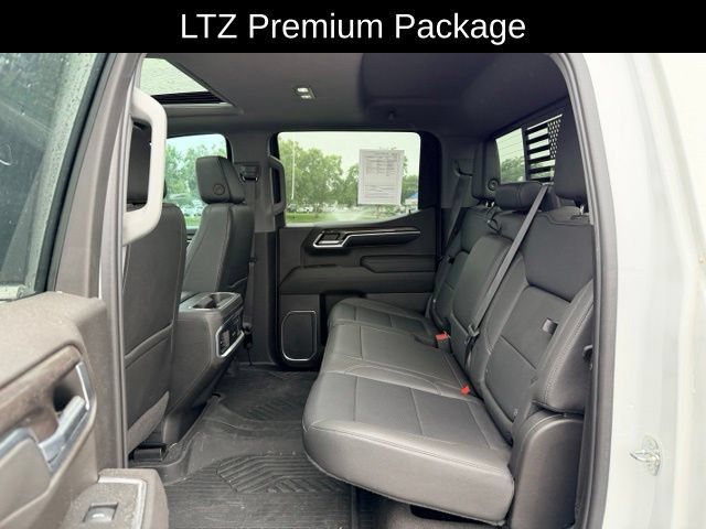 Used 2022 Chevrolet Silverado 1500 LTZ w/ LTZ Premium Package AWD/4WD image 9