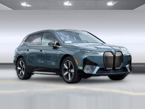 Certified 2023 BMW iX xDrive50 w/ Premium Package AWD/4WD image 6