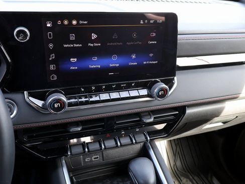 Used 2025 Chevrolet Colorado Z71 image 23