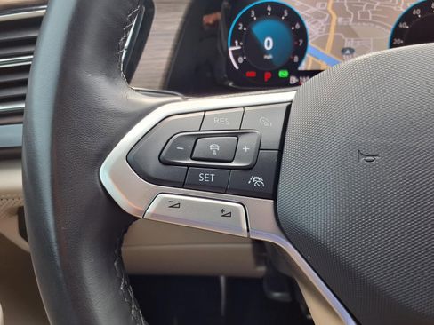 Used 2024 Volkswagen Atlas SEL Premium R-Line image 17