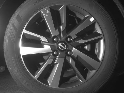Used 2025 Nissan Versa SV FWD image 13