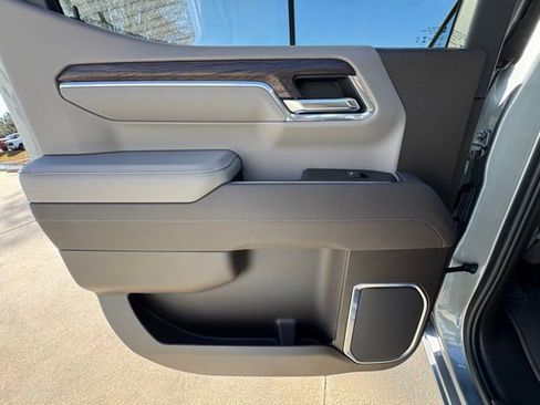 New 2026 GMC Sierra 1500 SLT image 8