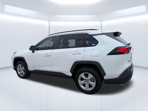 Used 2019 Toyota RAV4 XLE FWD image 6