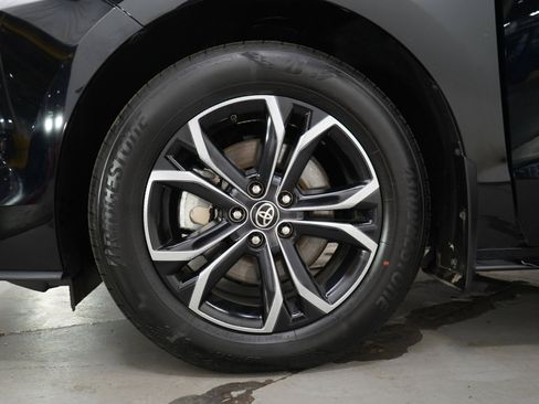 Used 2025 Toyota Sienna Platinum AWD/4WD image 34