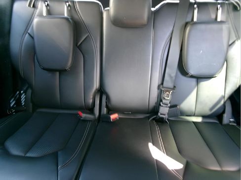 Used 2025 Chrysler Pacifica Select FWD image 11