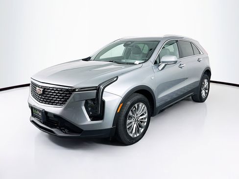 Used 2024 Cadillac XT4 Premium Luxury image 3