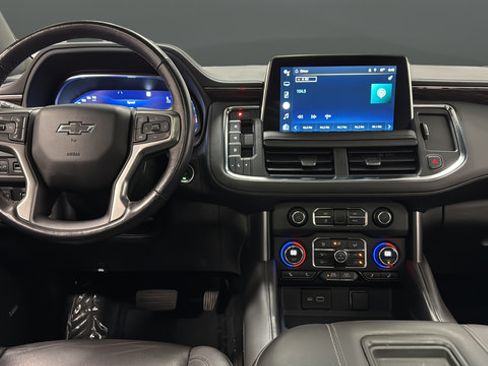 Used 2022 Chevrolet Tahoe Z71 w/ Luxury Package AWD/4WD image 11