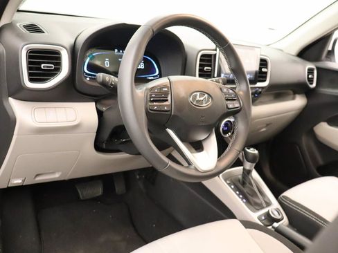 Used 2026 Hyundai Venue SEL FWD image 14