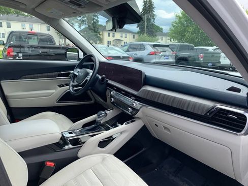 Used 2024 Kia Telluride SX Prestige AWD/4WD image 28