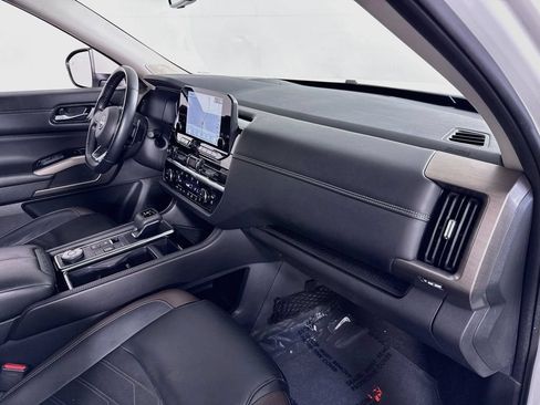 Used 2024 Nissan Pathfinder Platinum AWD/4WD image 39
