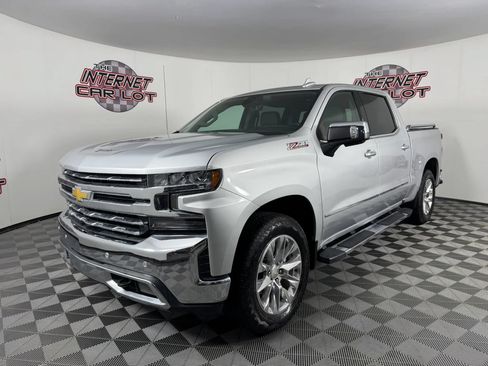 Used 2019 Chevrolet Silverado 1500 LTZ w/ LTZ Premium Package AWD/4WD image 3
