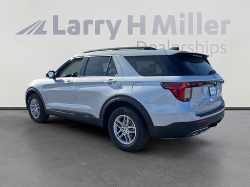 New 2026 Ford Explorer Active w/ Active Comfort Package image 3