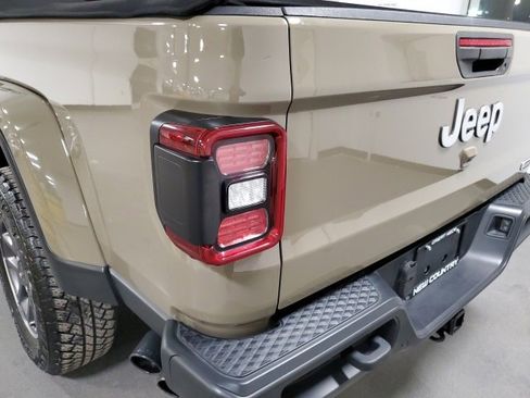 Used 2020 Jeep Gladiator Overland w/ Popular Equipment Package image 33