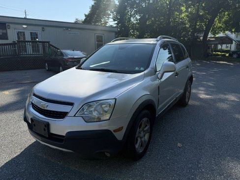 Used 2013 Chevrolet Captiva Sport LS FWD image 2