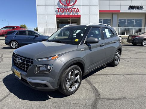 Used 2025 Hyundai Venue SEL FWD image 1