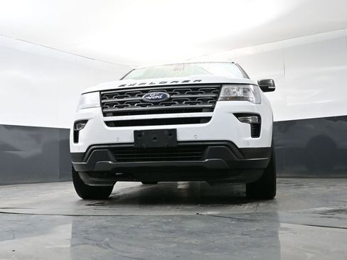 Used 2019 Ford Explorer XLT w/ Equipment Group 202A AWD/4WD image 19