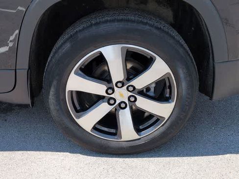 Used 2023 Chevrolet Traverse LT w/ LT Premium Package AWD/4WD image 14