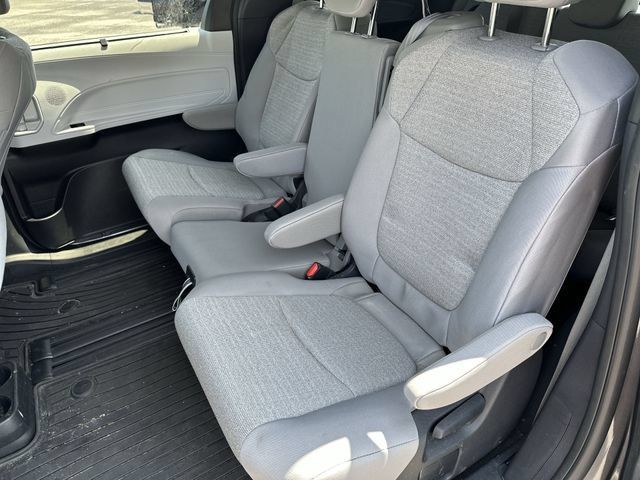 Used 2025 Toyota Sienna LE AWD/4WD image 25