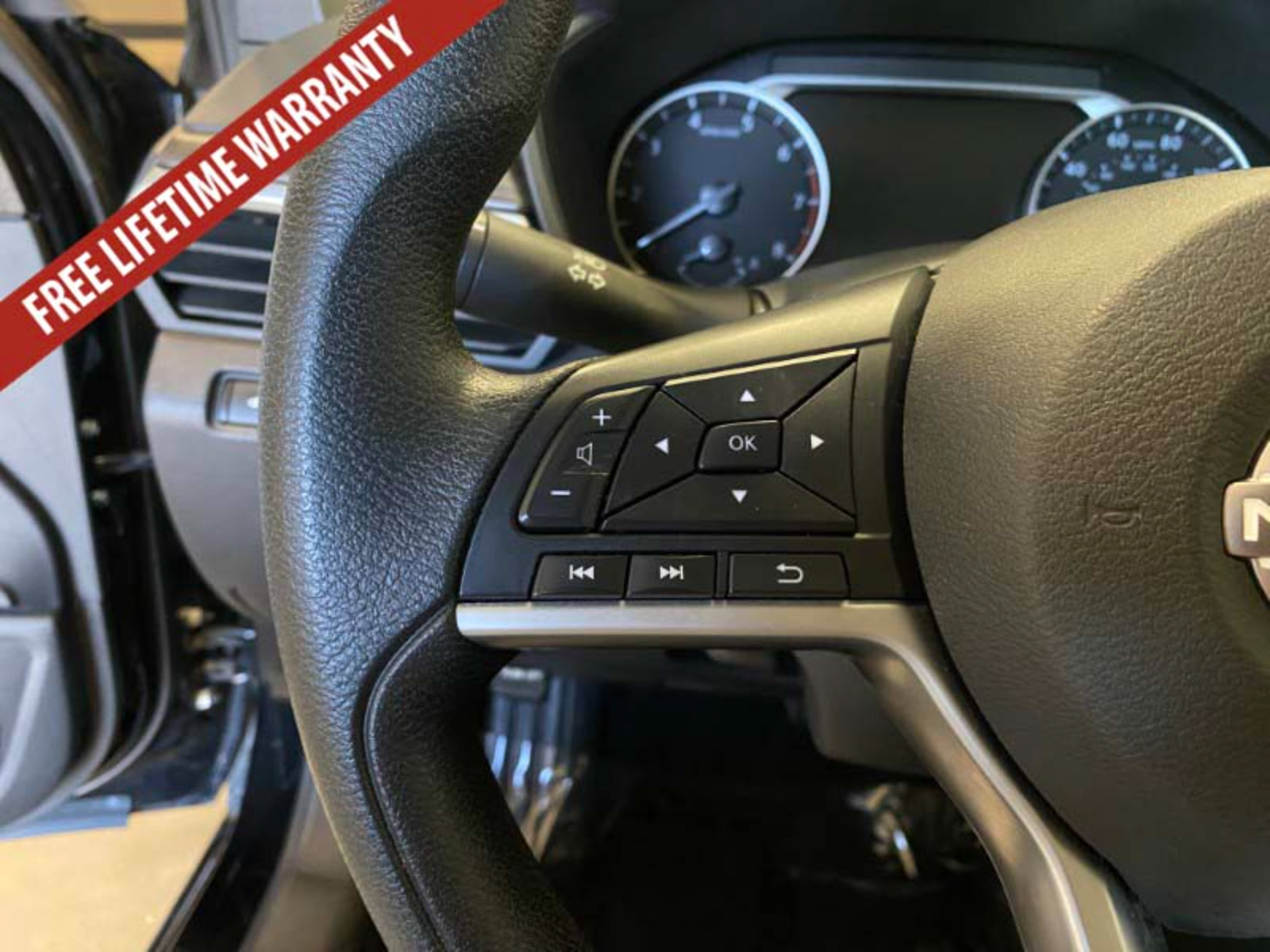 Used 2025 Nissan Altima 2.5 SV FWD image 35