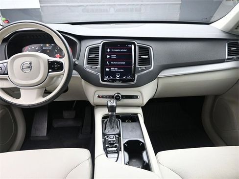 Used 2021 Volvo XC90 T5 Momentum w/ Climate Package image 9