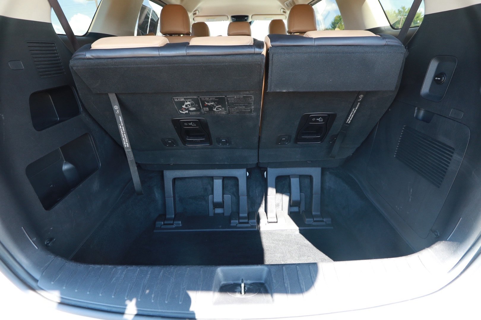 Used 2024 Kia Carnival LX FWD image 30
