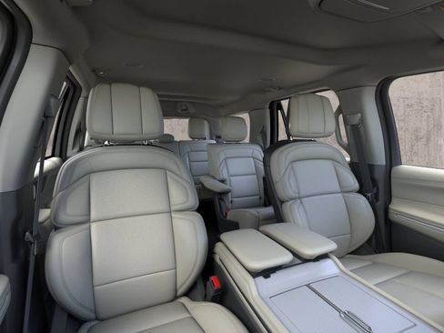 New 2026 Lincoln Navigator Premiere AWD/4WD image 10