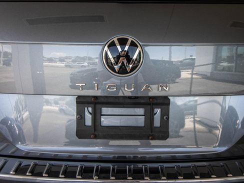 Used 2022 Volkswagen Tiguan SEL R-Line AWD/4WD image 15