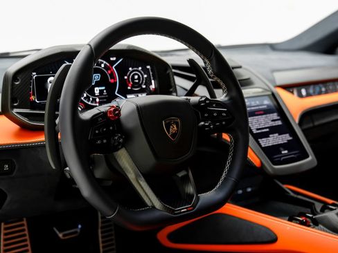 Used 2025 Lamborghini Revuelto AWD/4WD image 16