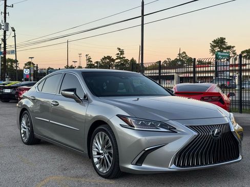 Used 2021 Lexus ES 350 Ultra Luxury w/ Accessory Package 2 image 7