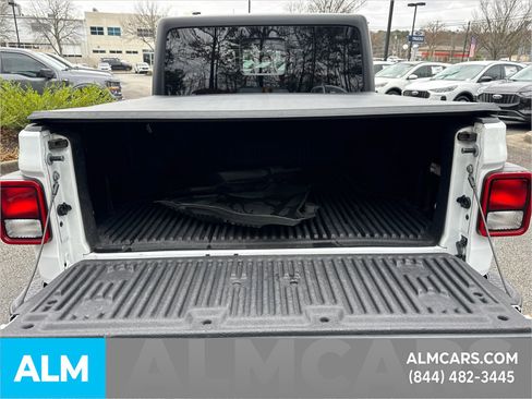 Used 2022 Jeep Gladiator Willys image 21