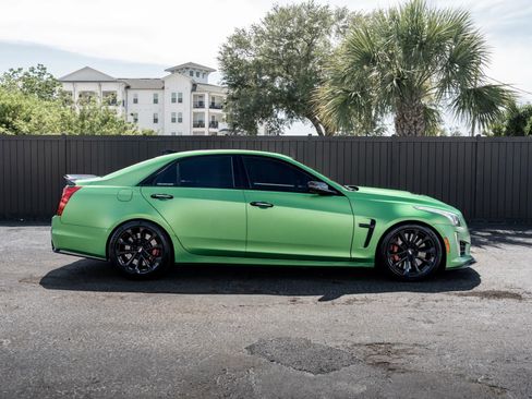 Used 2019 Cadillac CTS V w/ Luxury Package RWD image 2