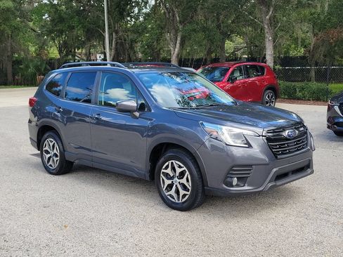 Used 2022 Subaru Forester Premium AWD/4WD image 3