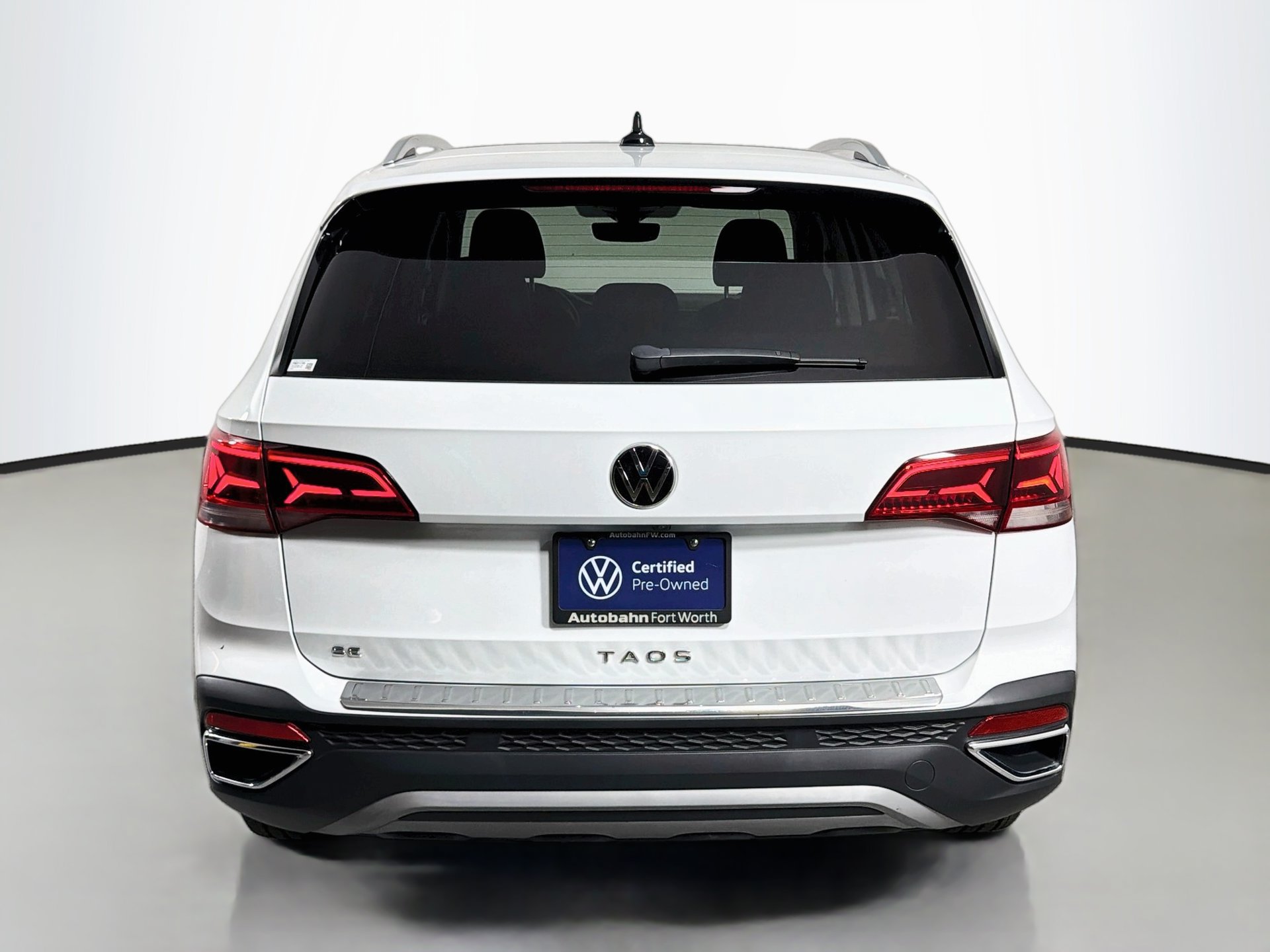 Certified 2023 Volkswagen Taos SE w/ Panoramic Sunroof Package FWD image 6