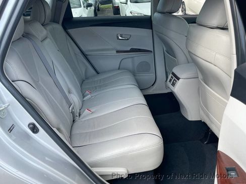 Used 2010 Toyota Venza FWD image 12