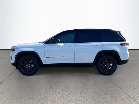 New 2025 Jeep Grand Cherokee Limited image 4