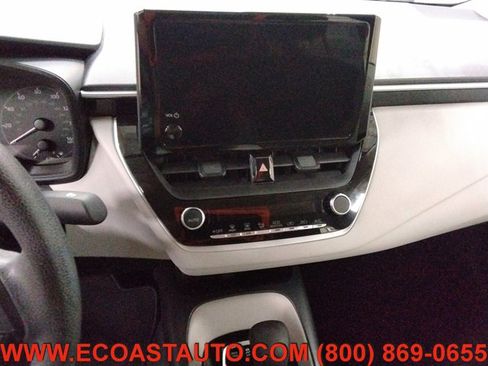 Used 2025 Toyota Corolla LE FWD image 12