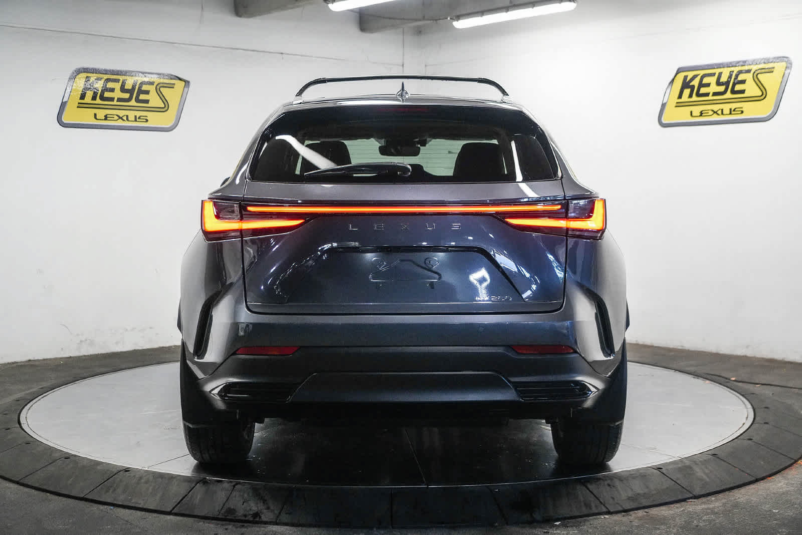 Used 2025 Lexus NX 250 FWD w/ Accessory Package (2T) image 5