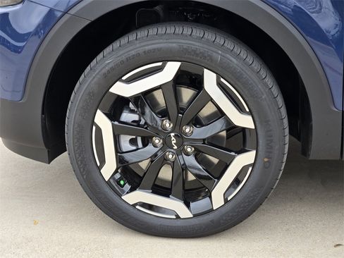 New 2025 Kia Telluride S image 8